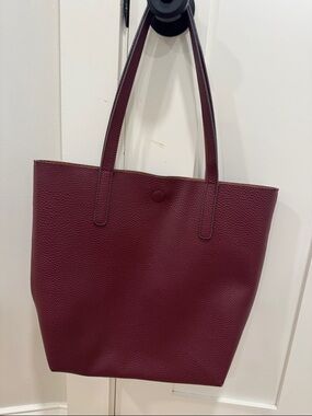 Everyday vegan Leather Tote Bag in Burgundy